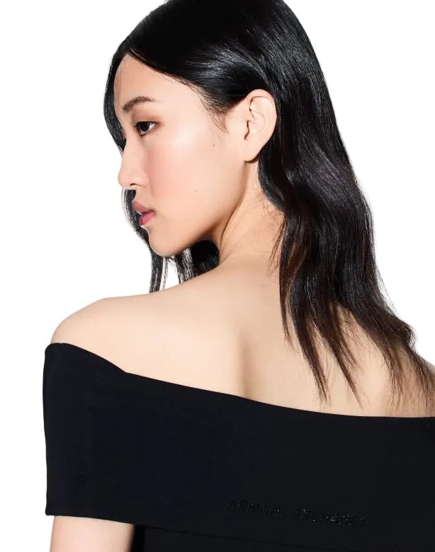 Armani Exchange Abito corto art.XW001742 colore NERO, FOTO DEL RETRO DELL'ABITO INDOSSATO DALLA MODELLA